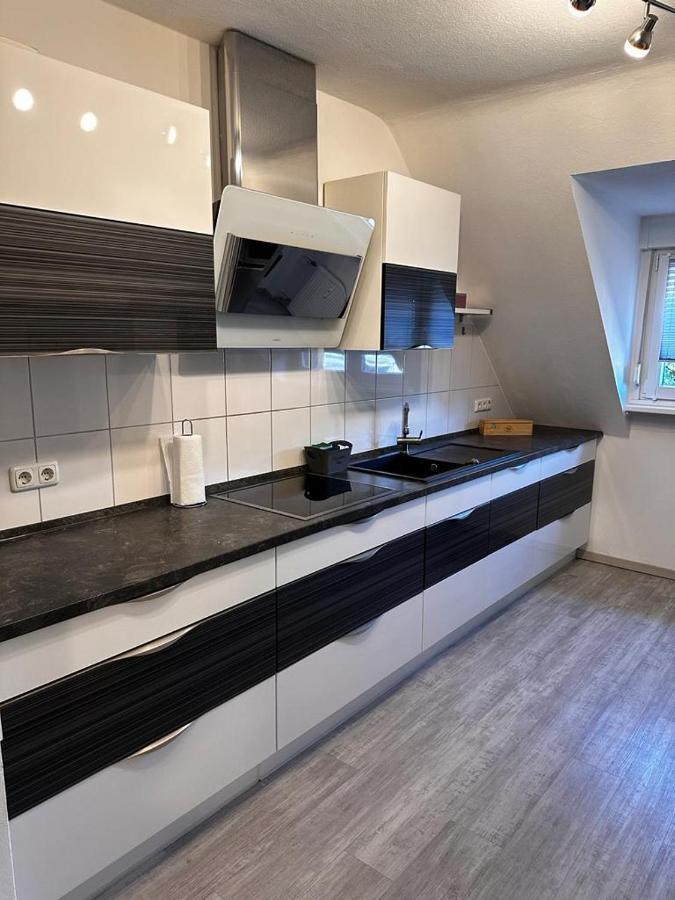 A&V Apartments Wunderschoene Rheinblick Wohnung Zum Entspannen Apt Ela Duisburgo Exterior foto