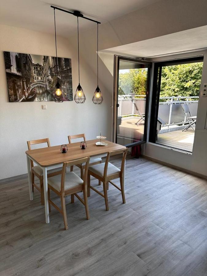 A&V Apartments Wunderschoene Rheinblick Wohnung Zum Entspannen Apt Ela Duisburgo Exterior foto