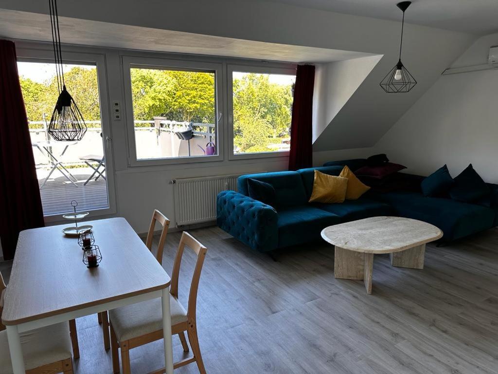 A&V Apartments Wunderschoene Rheinblick Wohnung Zum Entspannen Apt Ela Duisburgo Exterior foto