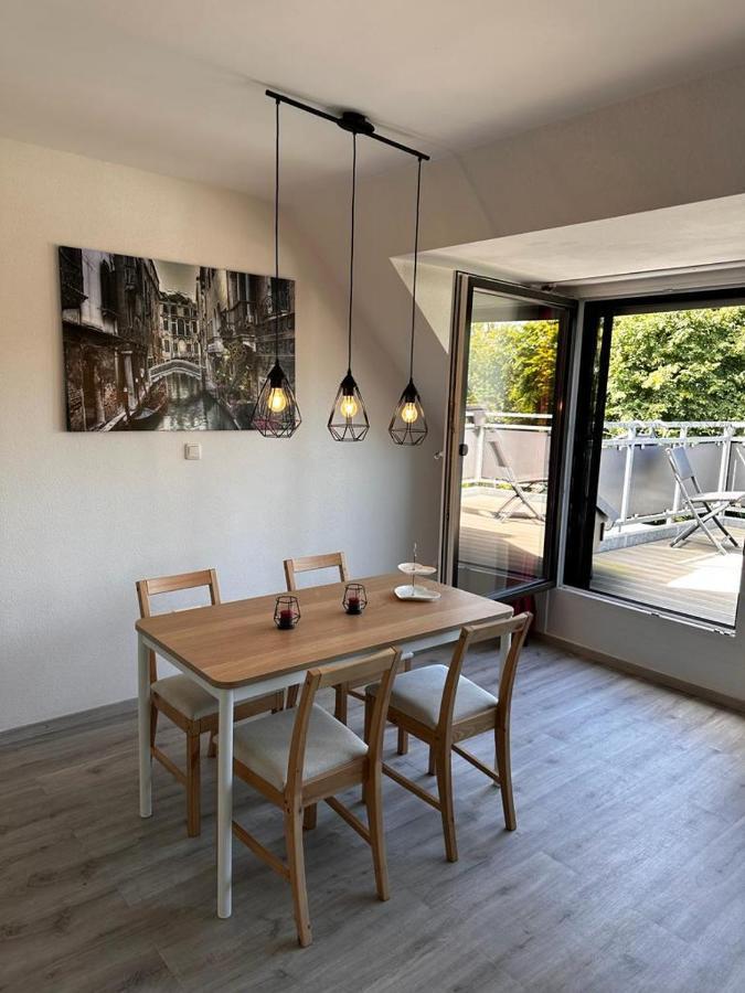 A&V Apartments Wunderschoene Rheinblick Wohnung Zum Entspannen Apt Ela Duisburgo Exterior foto