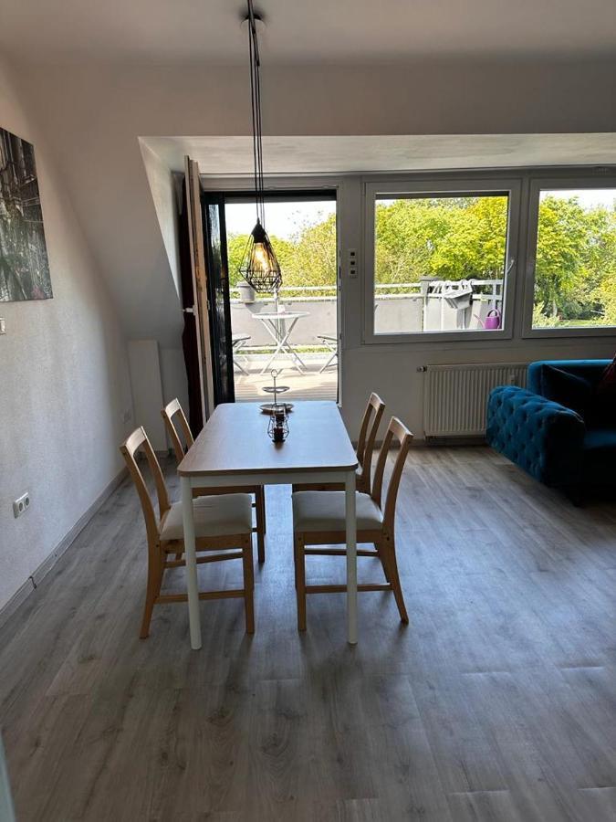 A&V Apartments Wunderschoene Rheinblick Wohnung Zum Entspannen Apt Ela Duisburgo Exterior foto
